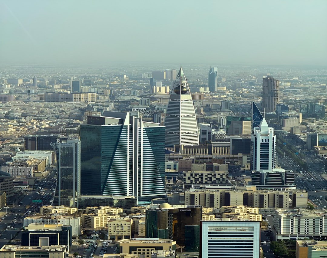 أبراج الحي المالي في الرياض في صورة تعبيرية عن تراجع سوق الأسهم السعودية