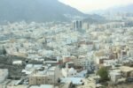 مقتل طفل وإصابة 5 مدنيين بقذيفة استهدفت حيًا سكنيًا في تعز