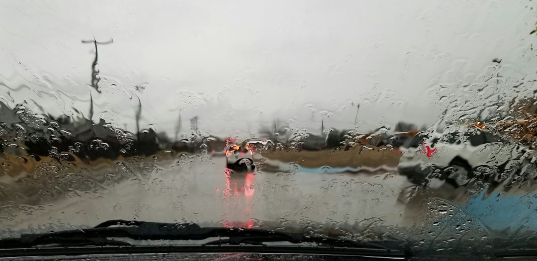 أمطار غزيرة على طريق - صورة تعبيرية