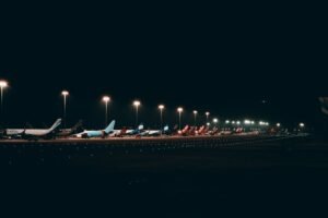 طائرات ركاب متوقفة في مطار - صورة تعبيرية