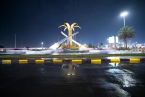 مطار في السعودية ليلًا - صورة تعبيرية